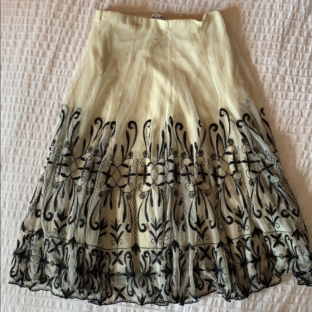 Super cute midi skirt